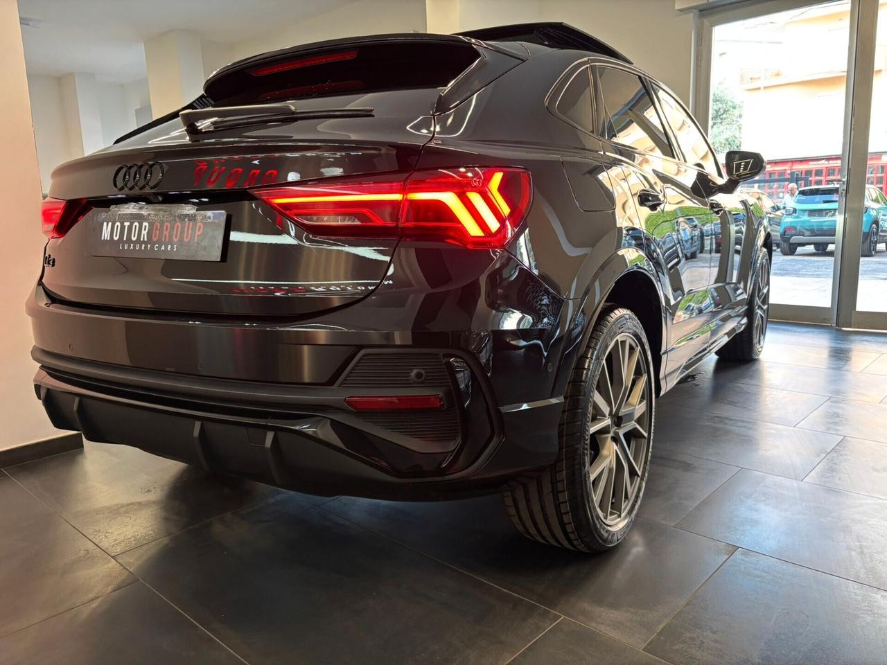 Audi Q3 35 TDI S tronic line edition 2.0 150CV Tetto Apribile