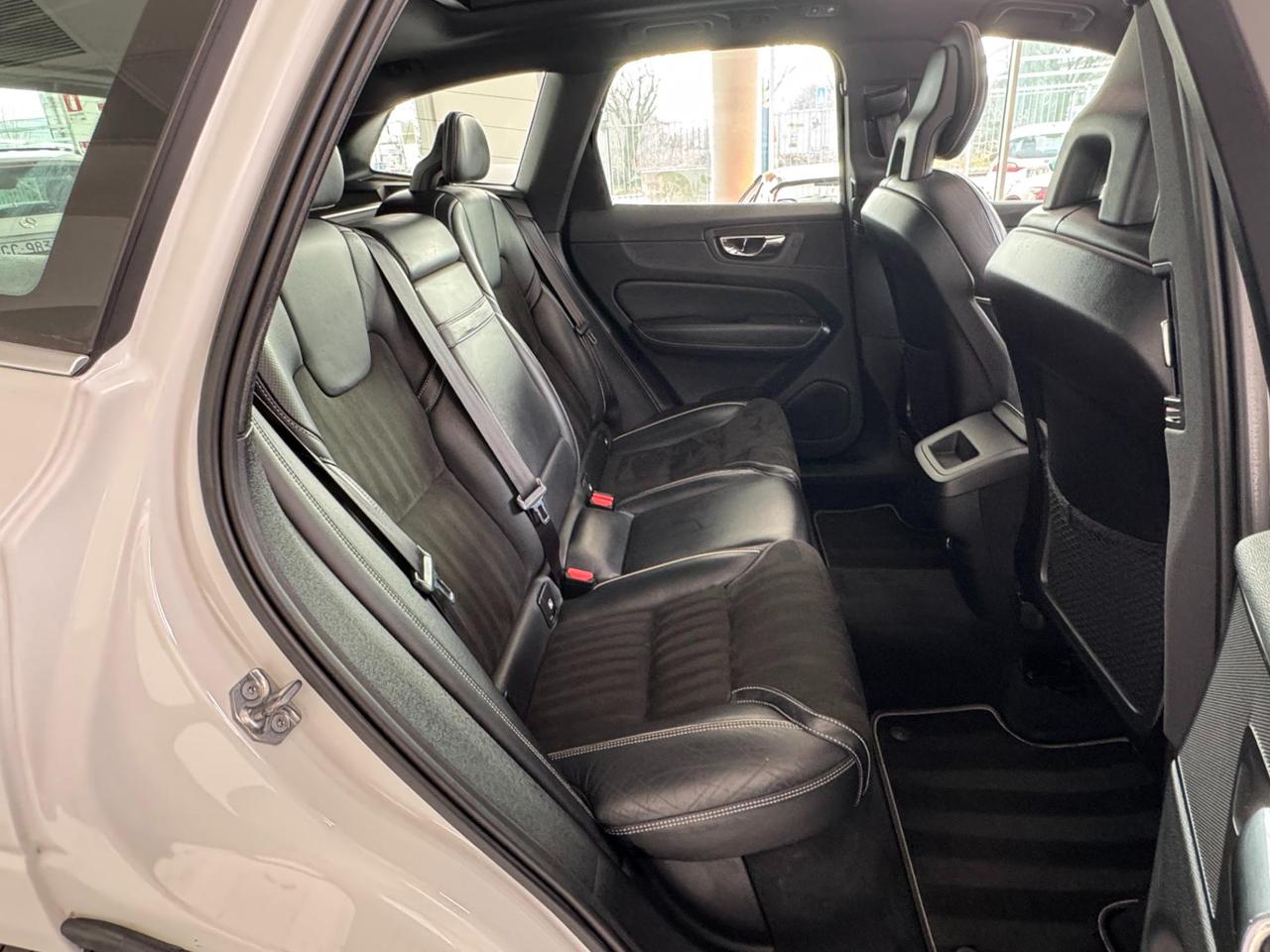 Volvo XC60 2.0 d4 190cv R-design awd Aut. Tetto Apribile