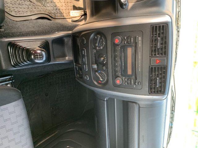 SUZUKI Jimny 1.3i 16V cat 4WD JLX