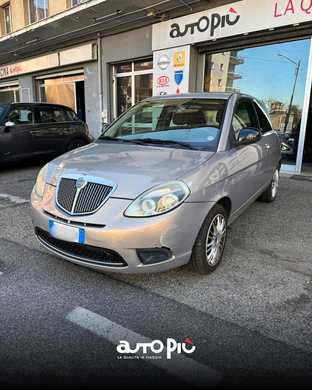 Lancia Ypsilon 1.3 MJT 75 CV New Oro