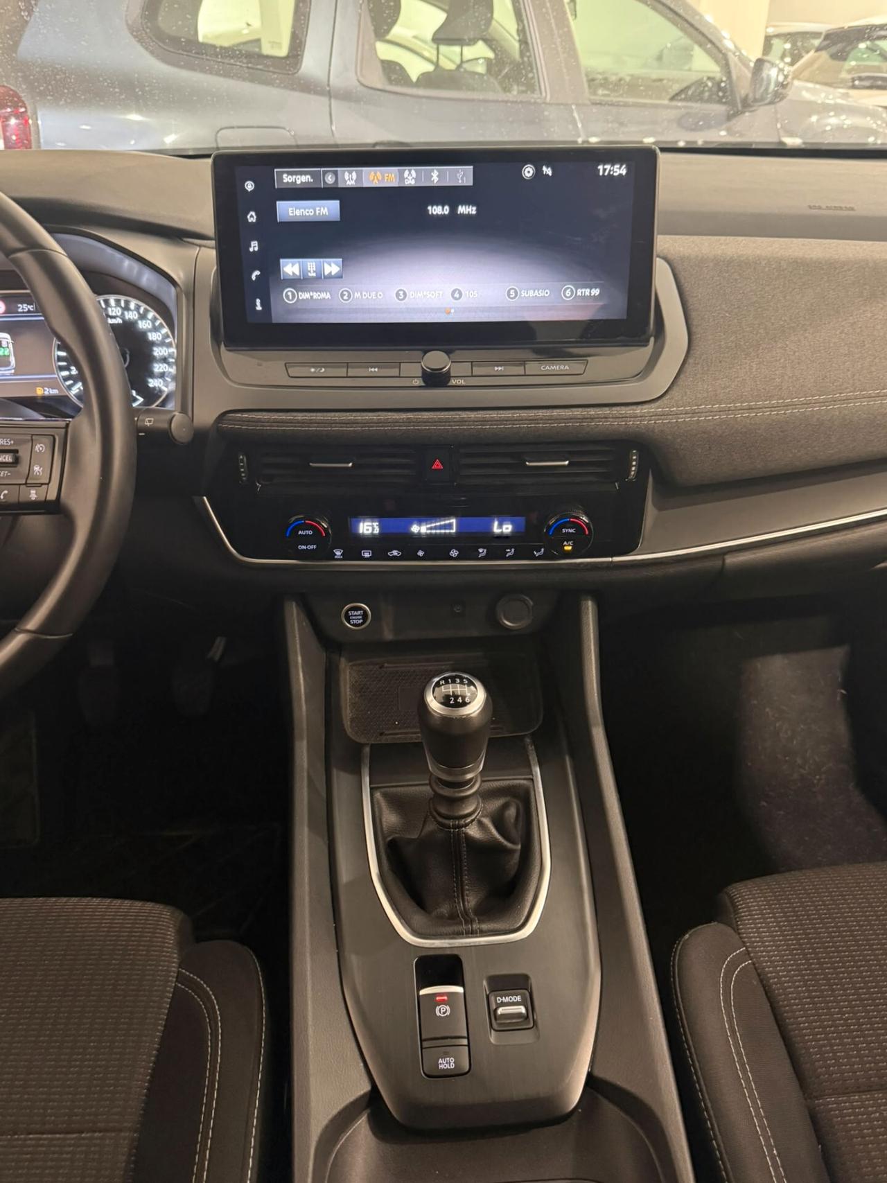 Nissan Qashqai MHEV 140 CV Tekna 20.000 KM ANNO 2025