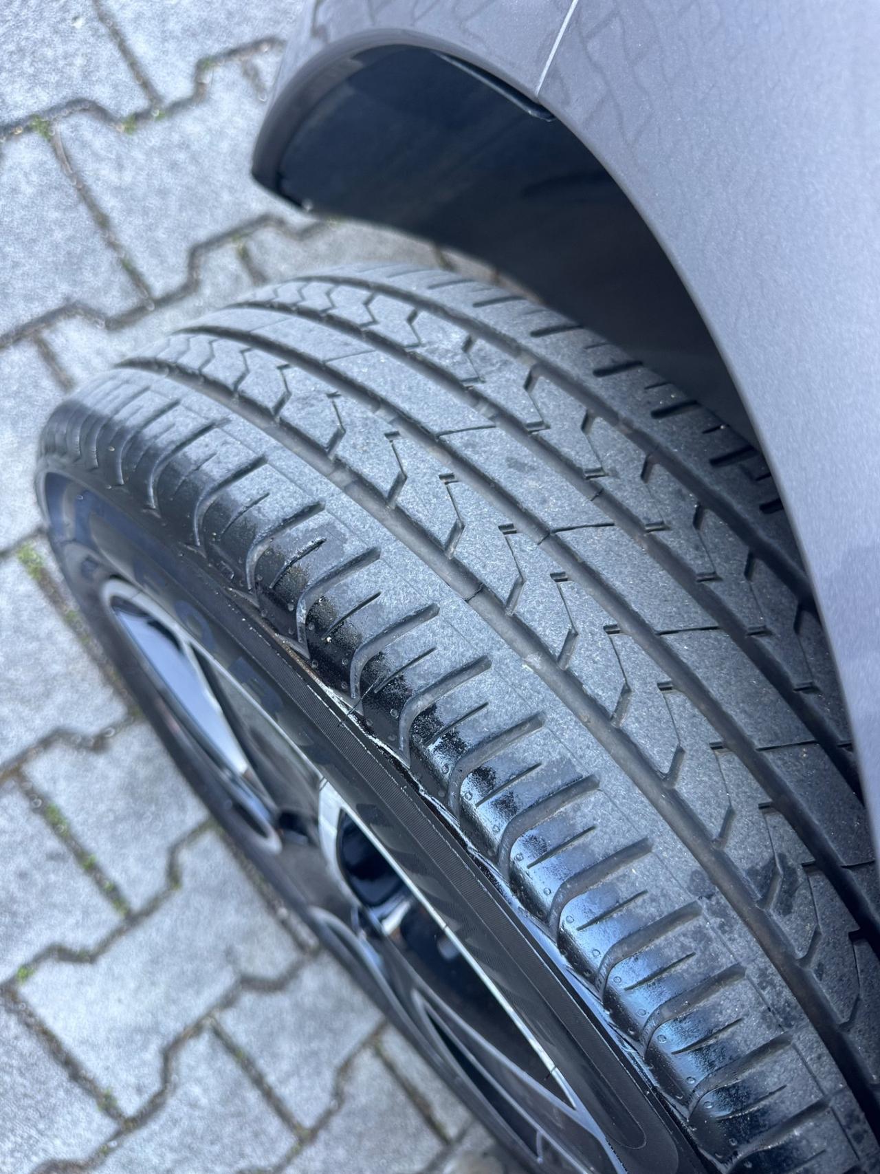 Renault Clio 1.2 75CV 5 porte neopatentati