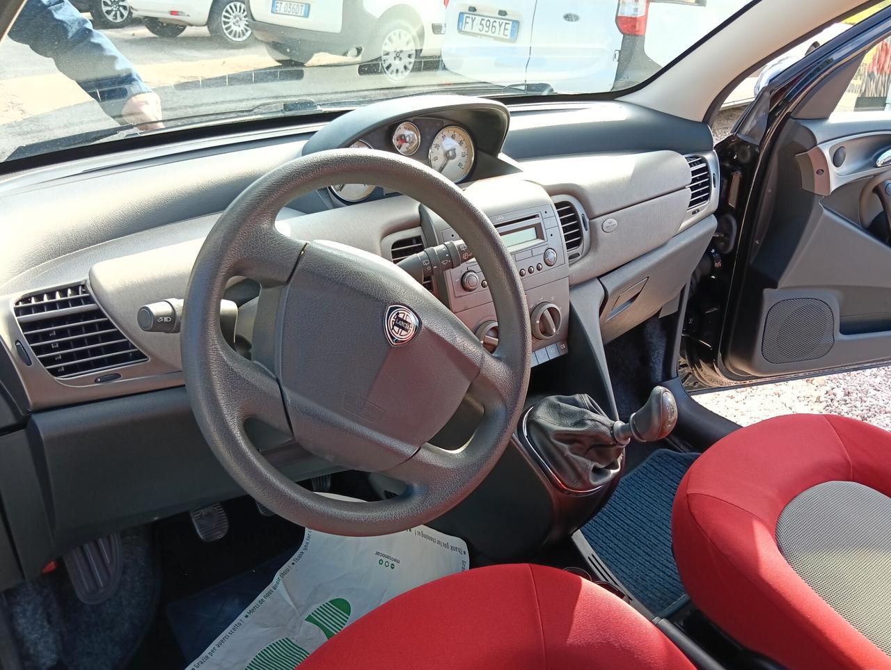 Lancia Ypsilon