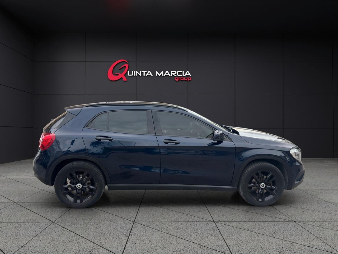 Mercedes-Benz GLA 200d SPORT AUTOMRETROCAMCARPLAY