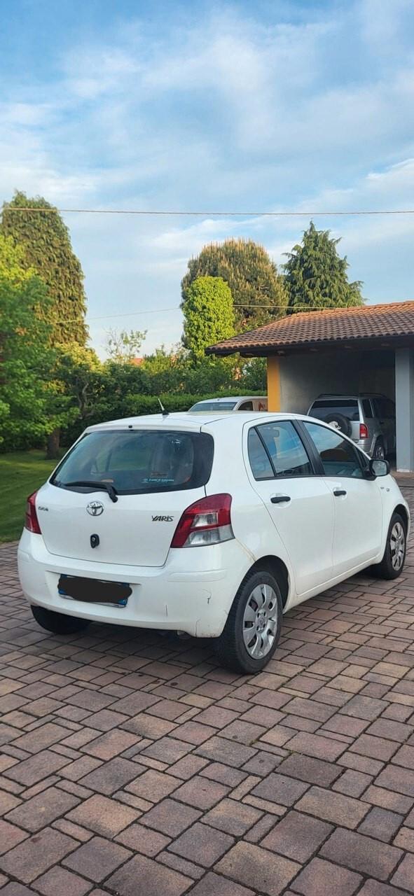 Toyota Yaris 1.0 5 porte