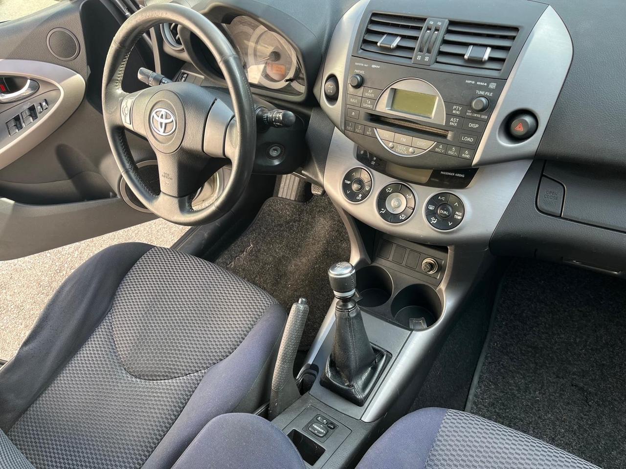 Toyota RAV 4 -2.2 D-4D-4x4- full-2006