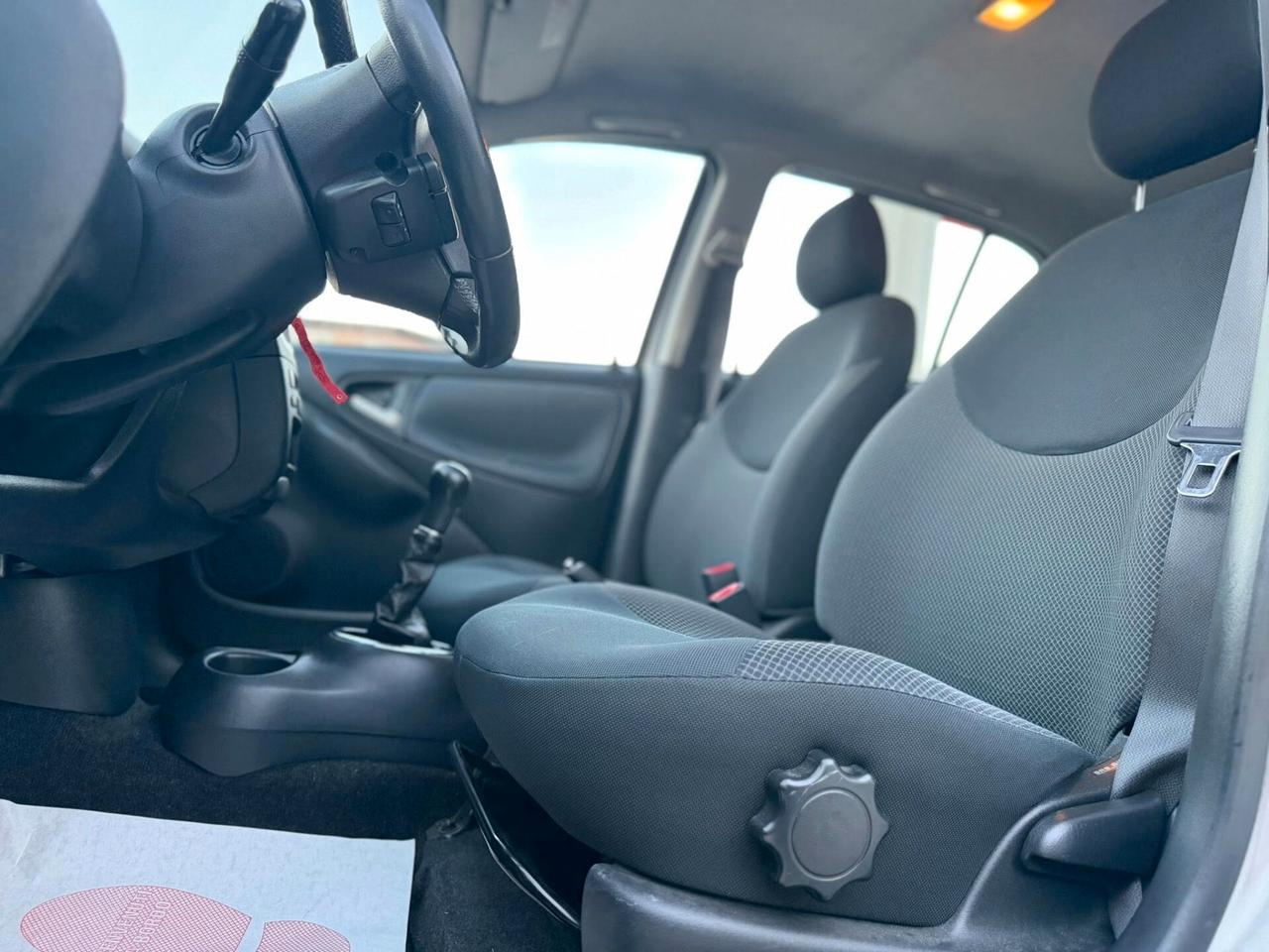 Toyota Yaris 1.4 D-4D 5 porte Sol OK NEOPATENTATI