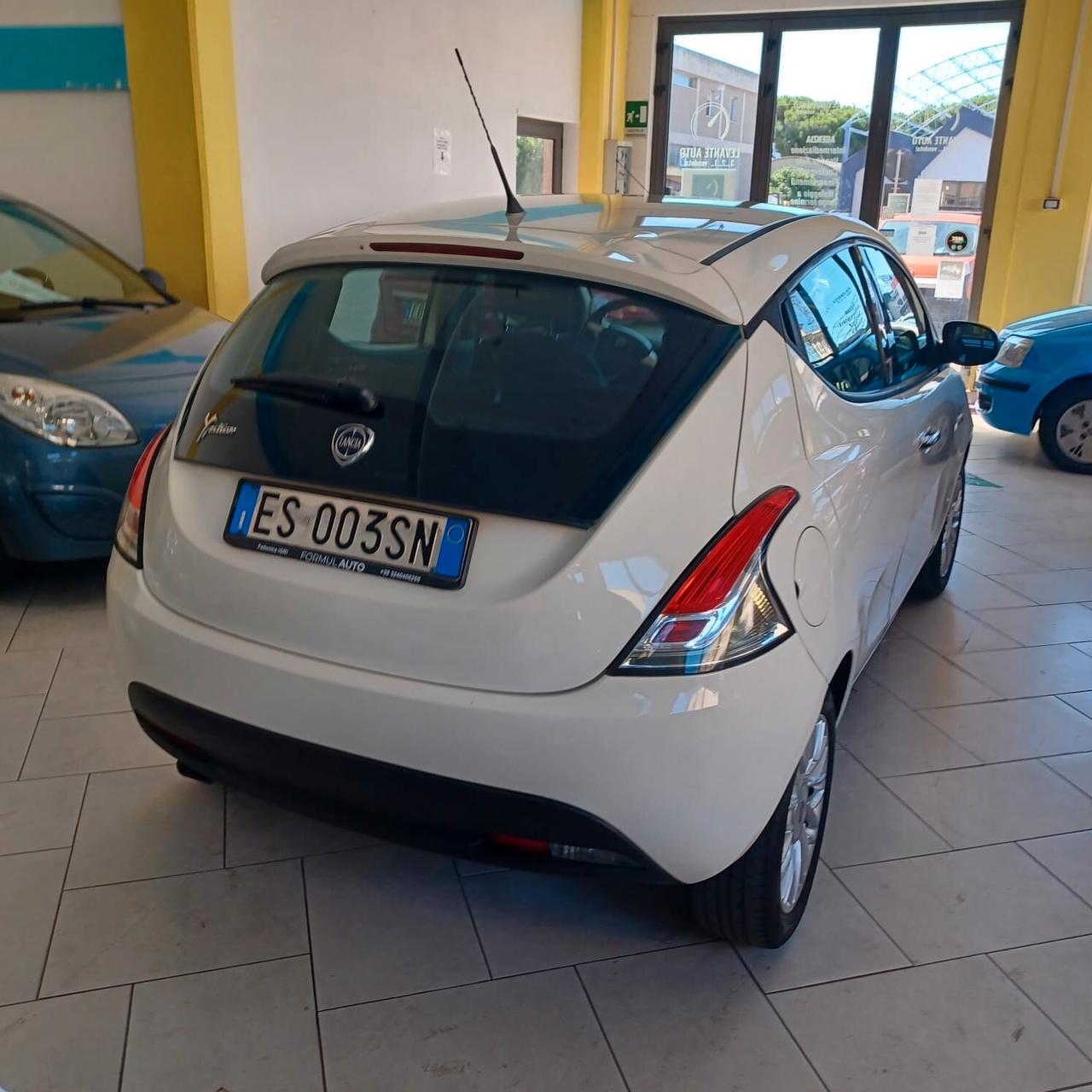 NEOPATENTATI LANCIA YPSILON 1.2 OTTIMO STATO