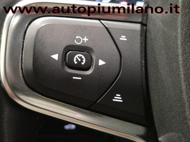 VOLVO XC40 T3 Geartronic Momentum Pro