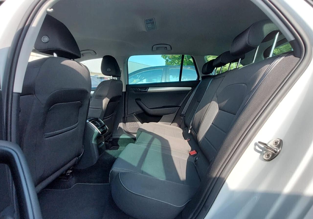 Skoda Superb 1.6 Cambio Automatico Neopatentati