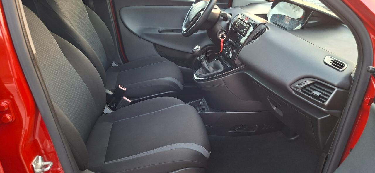 Lancia Ypsilon 1.2 69 CV 5 porte Silver