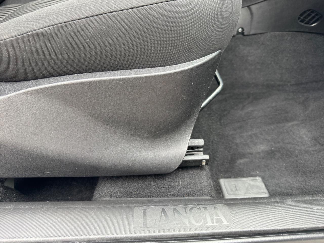 Lancia Ypsilon 1.2 69 CV Argento