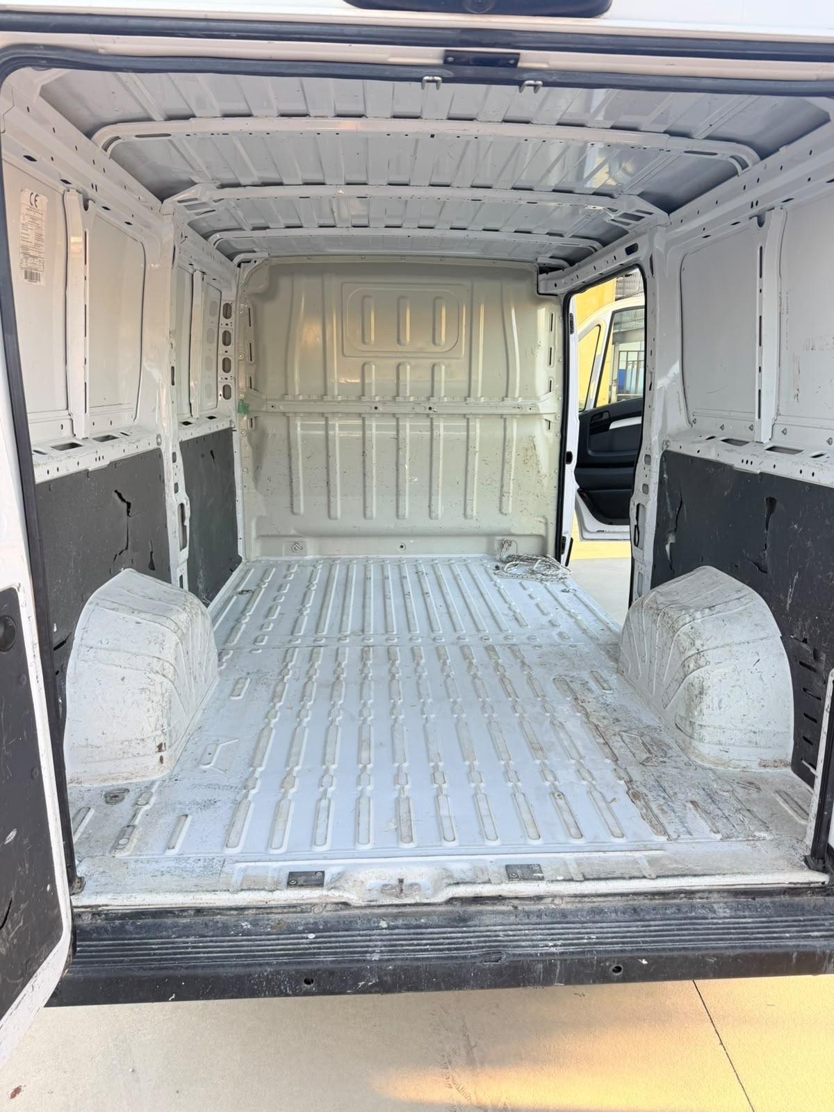 Peugeot Boxer 330 2.2 BlueHDi 120 S&S PC-TN Furgone