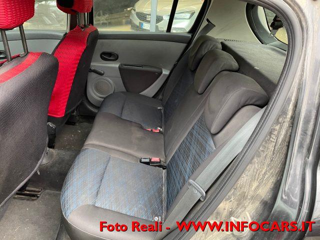 RENAULT Clio 1.2 16V 5 porte Confort