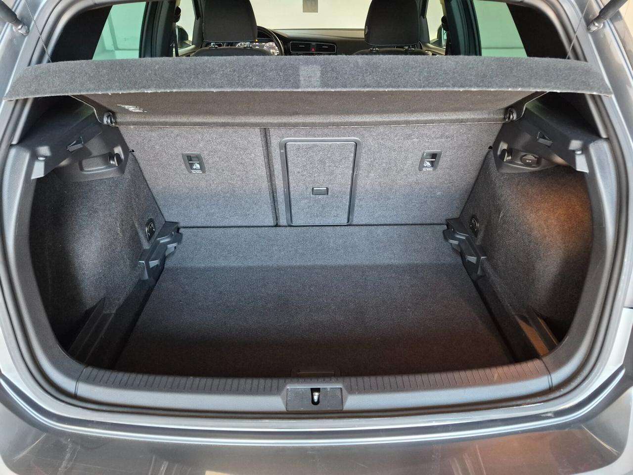 Volkswagen Golf 1.5 TFSI 150CV DSG *R-LINE* LED APPLE CARPLAY ANDROID AUTO RETROCAM. LAVAFARI VETRI PRIVACY