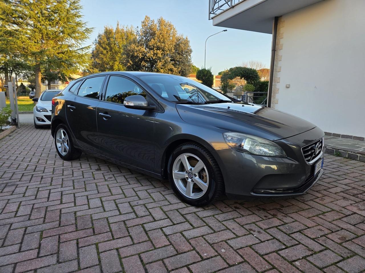 Volvo V40 D2 1.6 Summum