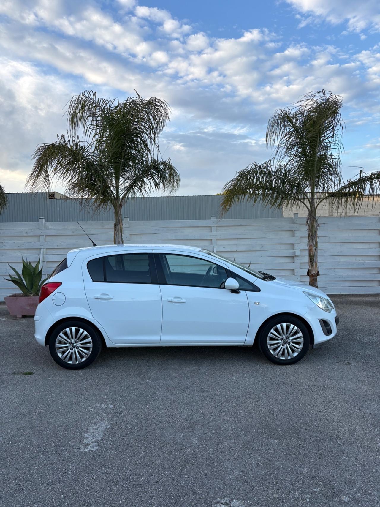 Opel Corsa 1.2 5 porte Cosmo