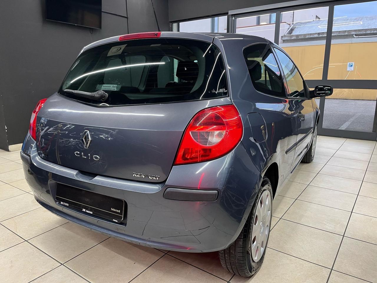 Renault Clio 1.2 16V 3 porte Confort OK NEOPATENTATI