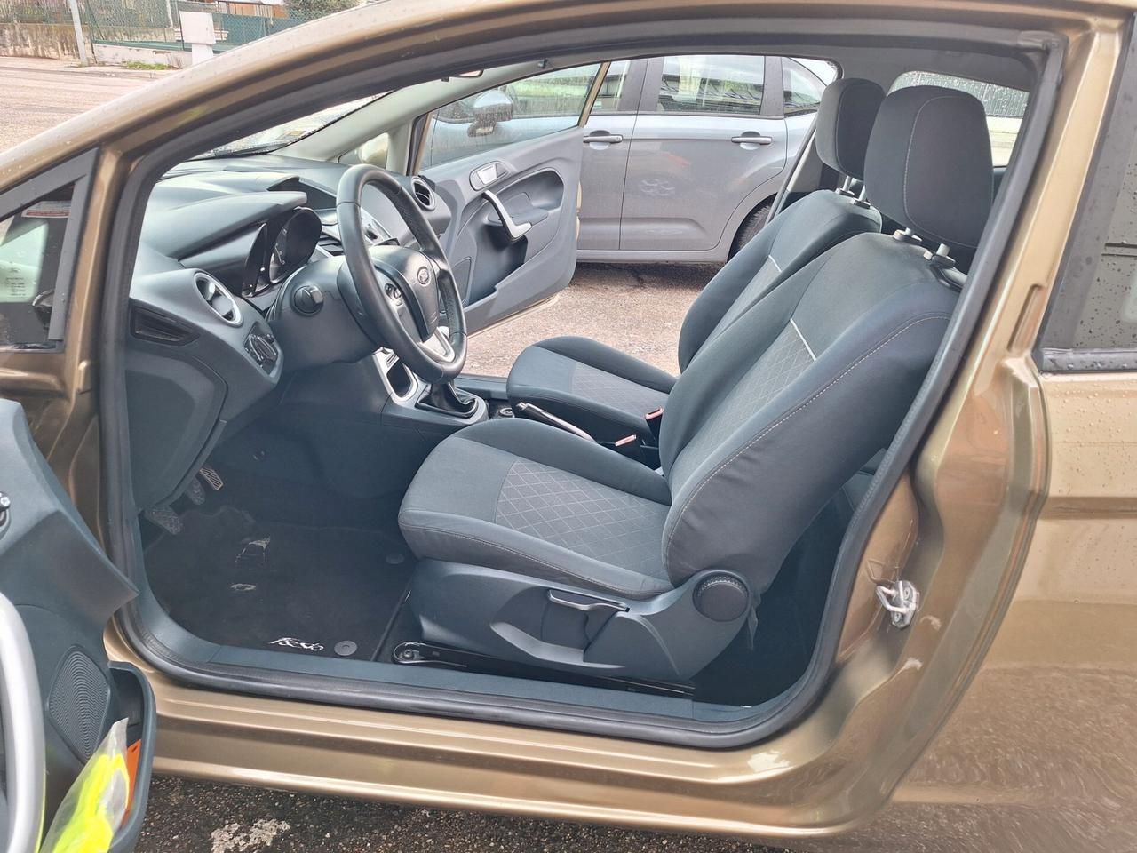 FORD FIESTA 1.2B IMPIANTO METANO NEOPATENTATI €5 CARROZZERIA DA RIVEDERE