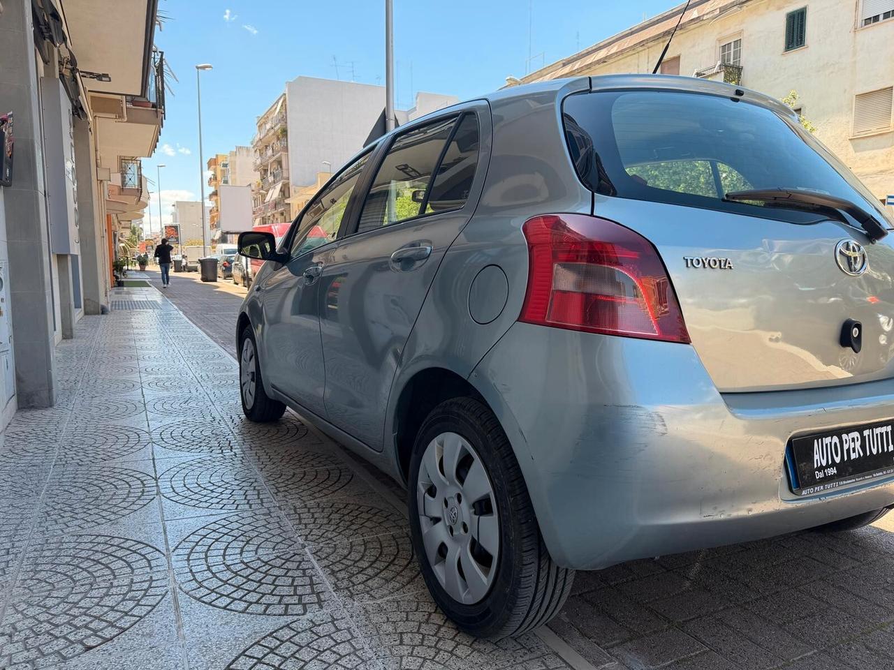 Toyota Yaris 1.0 5 porte Sol