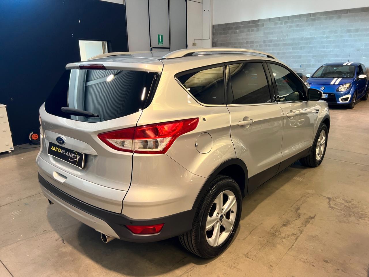 Ford Kuga 2.0 TDCI 140 CV 4WD Powershift Titanium