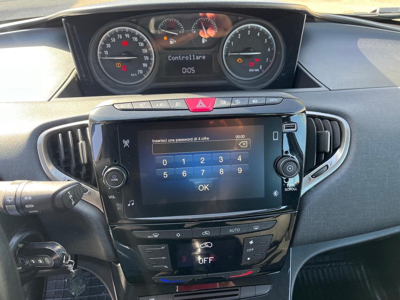 Lancia y 1.0 hybrid- 69 cv -km 69000-06/2022