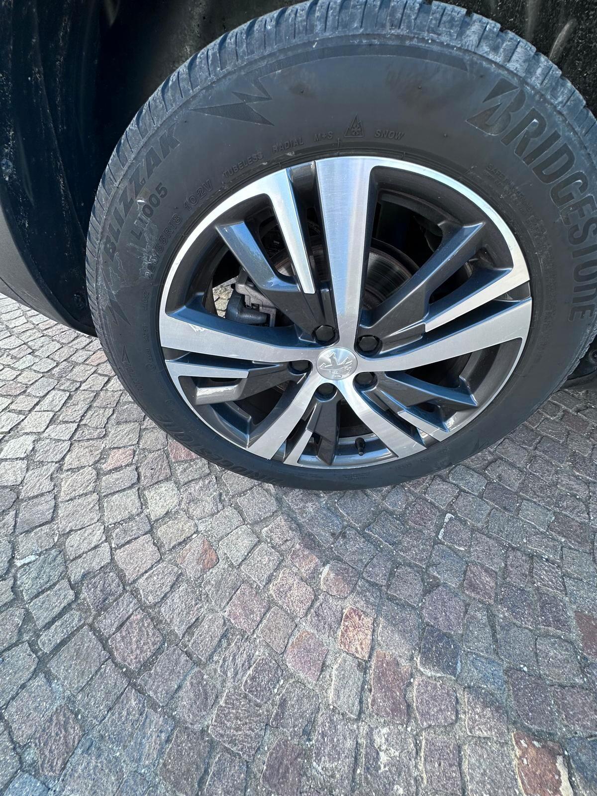Peugeot 3008 BlueHDi 130 S&S EAT8 Active Pack