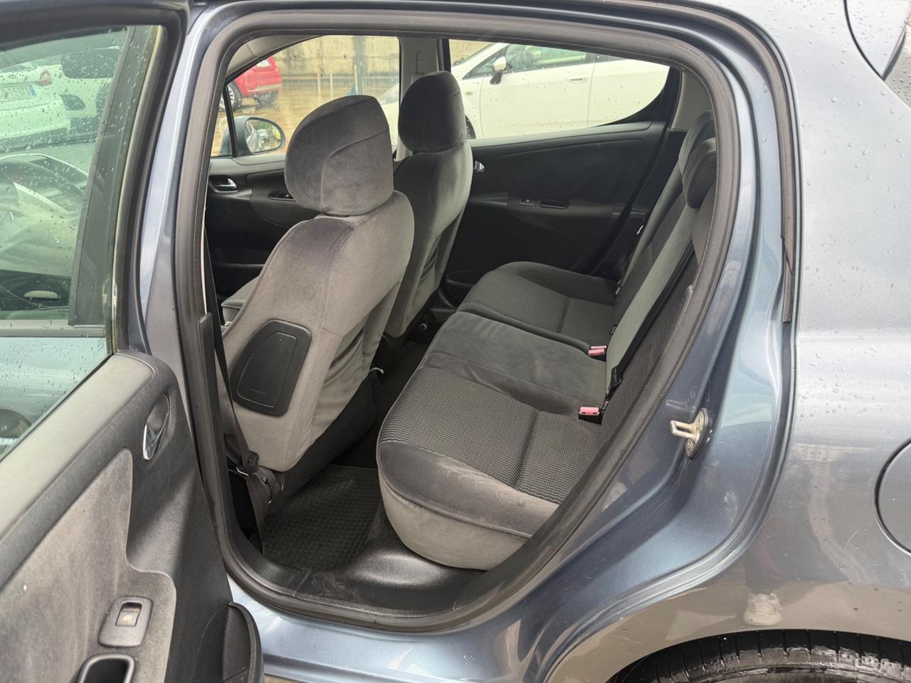 Peugeot 207 1.4 8V 75CV 5p. ONE Line