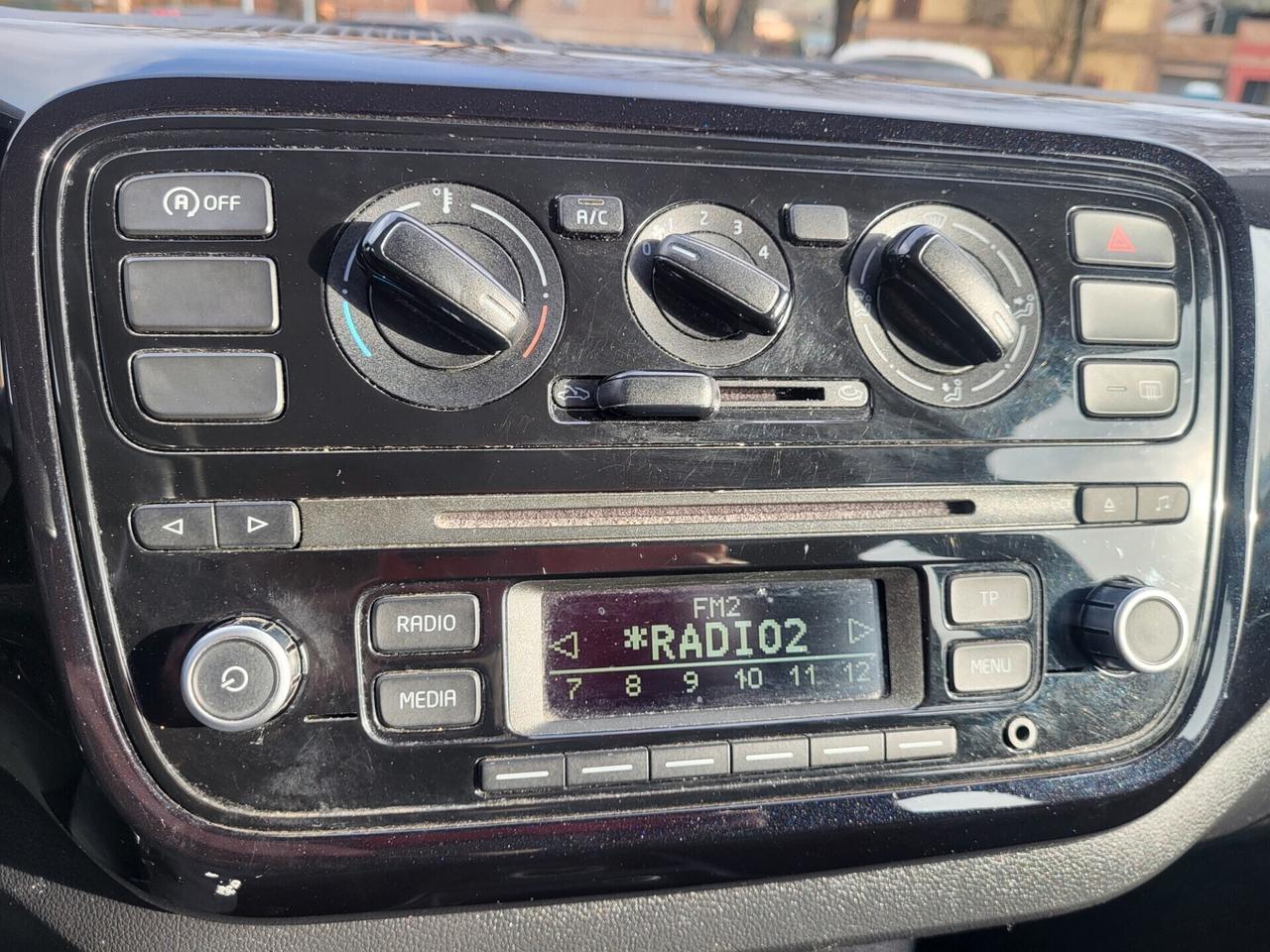 VOLKSWAGEN UP! ECO METANO-3 EURO X 100 KM-BOLLO 35