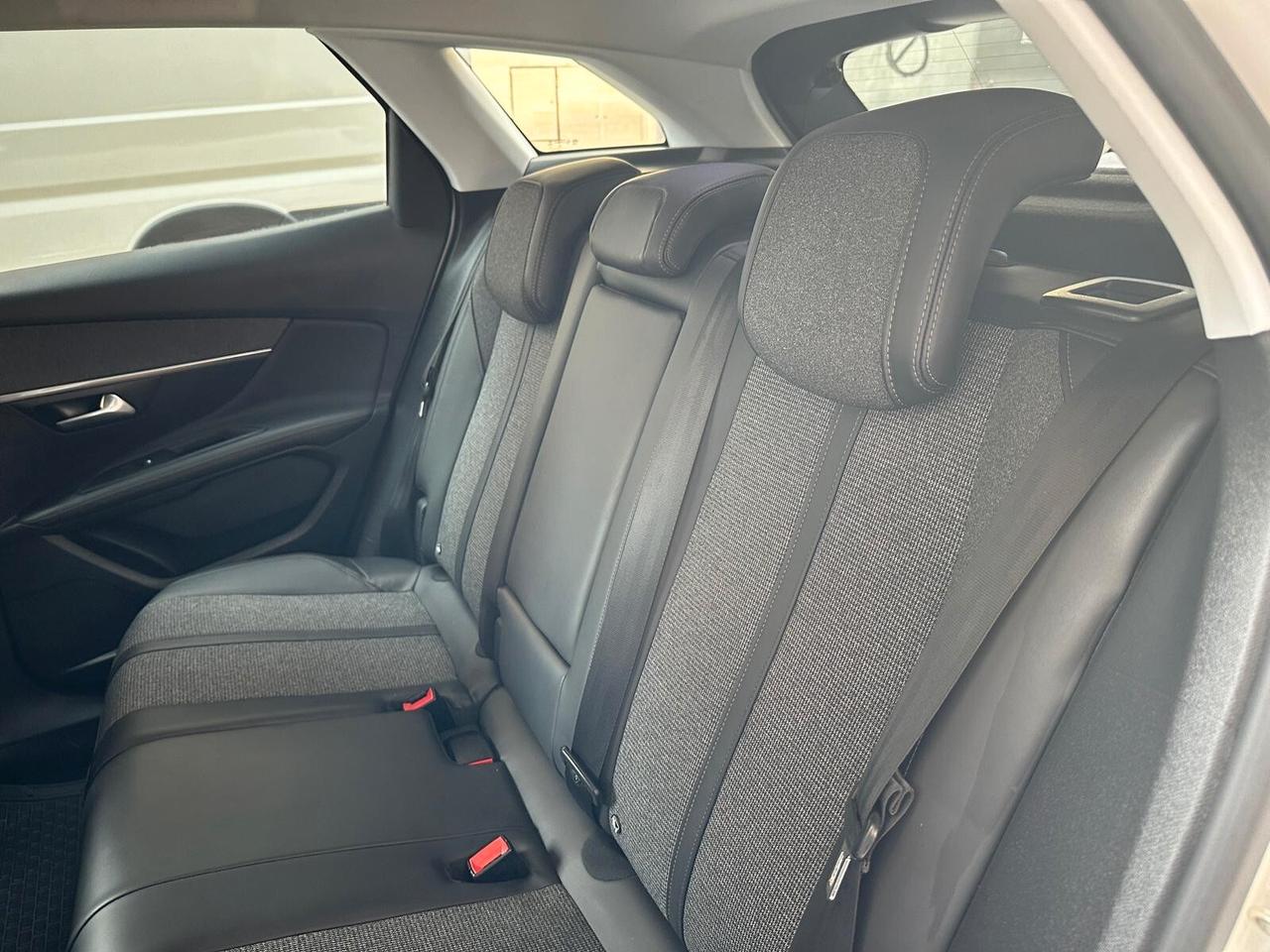 Peugeot 3008 1.6 120CV EAT6 Allure