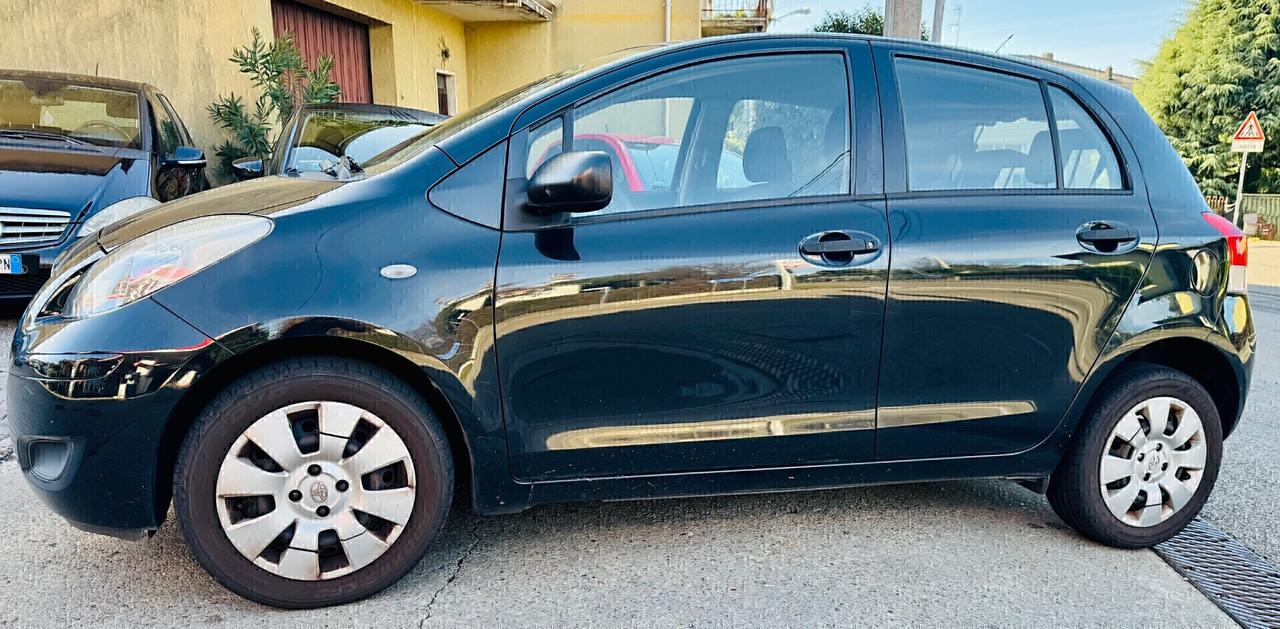 Toyota Yaris 1.0 5 porte