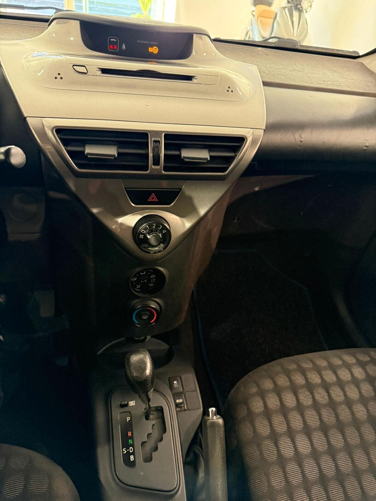 Toyota IQ 1.0 68cv AUTOMATICA Motore Nuovo