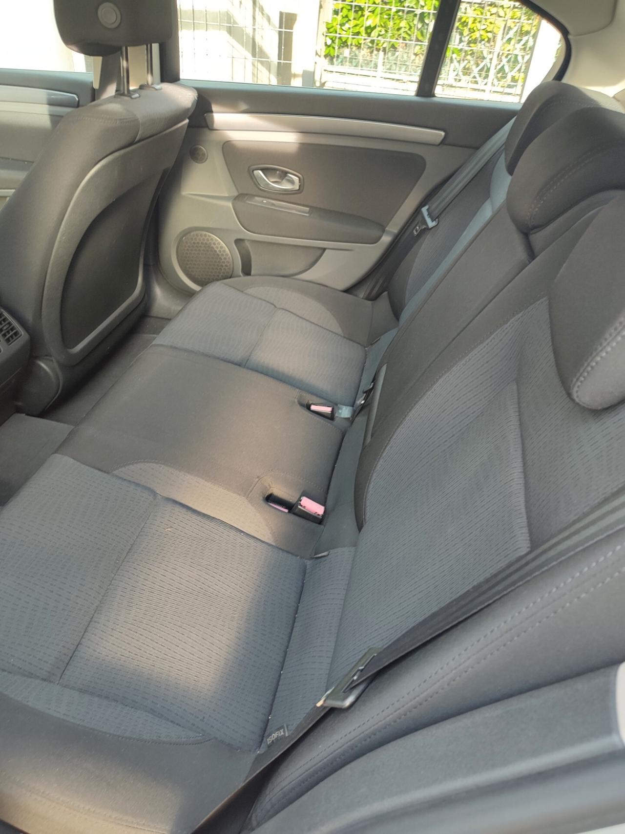 RENAULT NEW LAGUNA 1.5DIESEL BERLINA SPORT POCHI KM