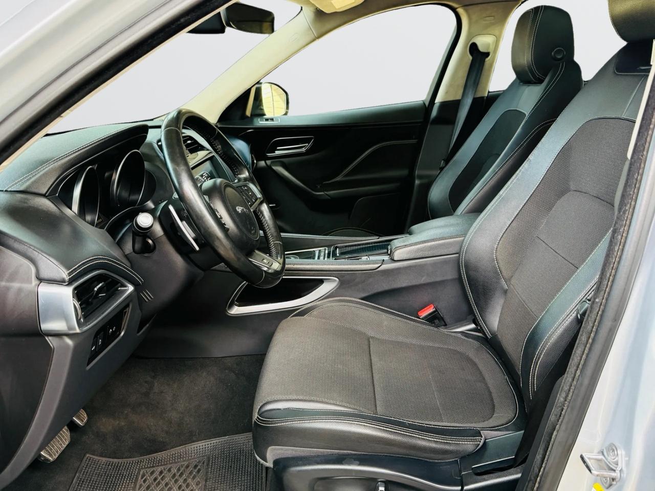 Jaguar F-Pace 2.0 D 240 CV AWD aut. R-Sport*TETTO PANORAMA*