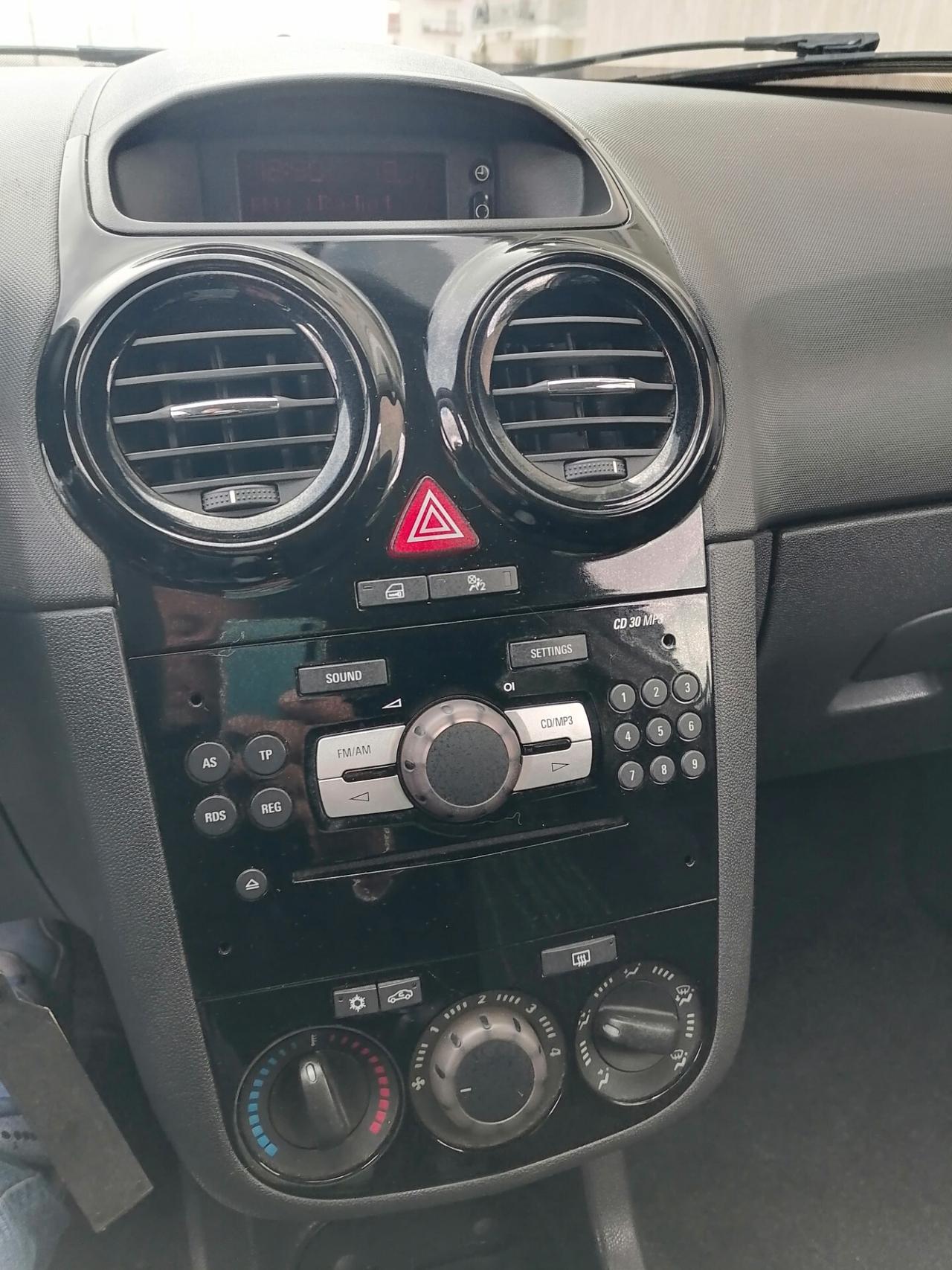 Opel Corsa 1.2 benzina 5 porte COSMO 2011