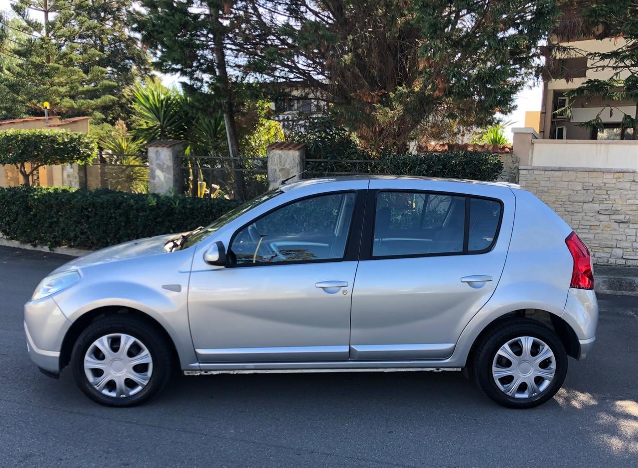 DACIA SANDERO 1.4 BENZINA/ GPL LAUREATE