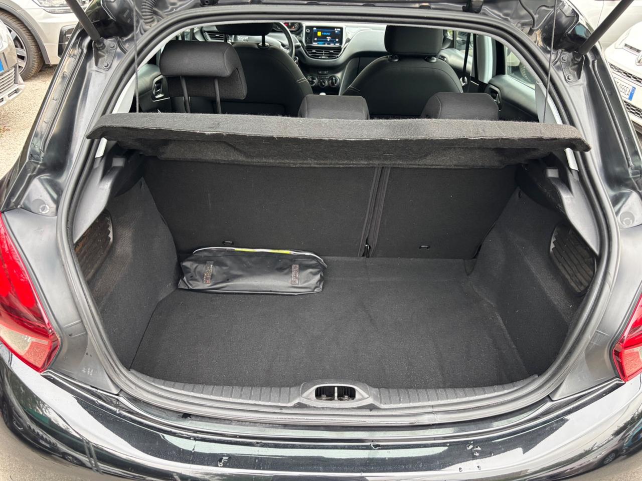 Peugeot 208 1.6 hdi 5 porte OK NEOPATENTATI