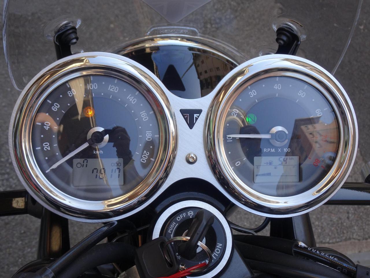 Triumph Bonneville T100 Black Special Edition