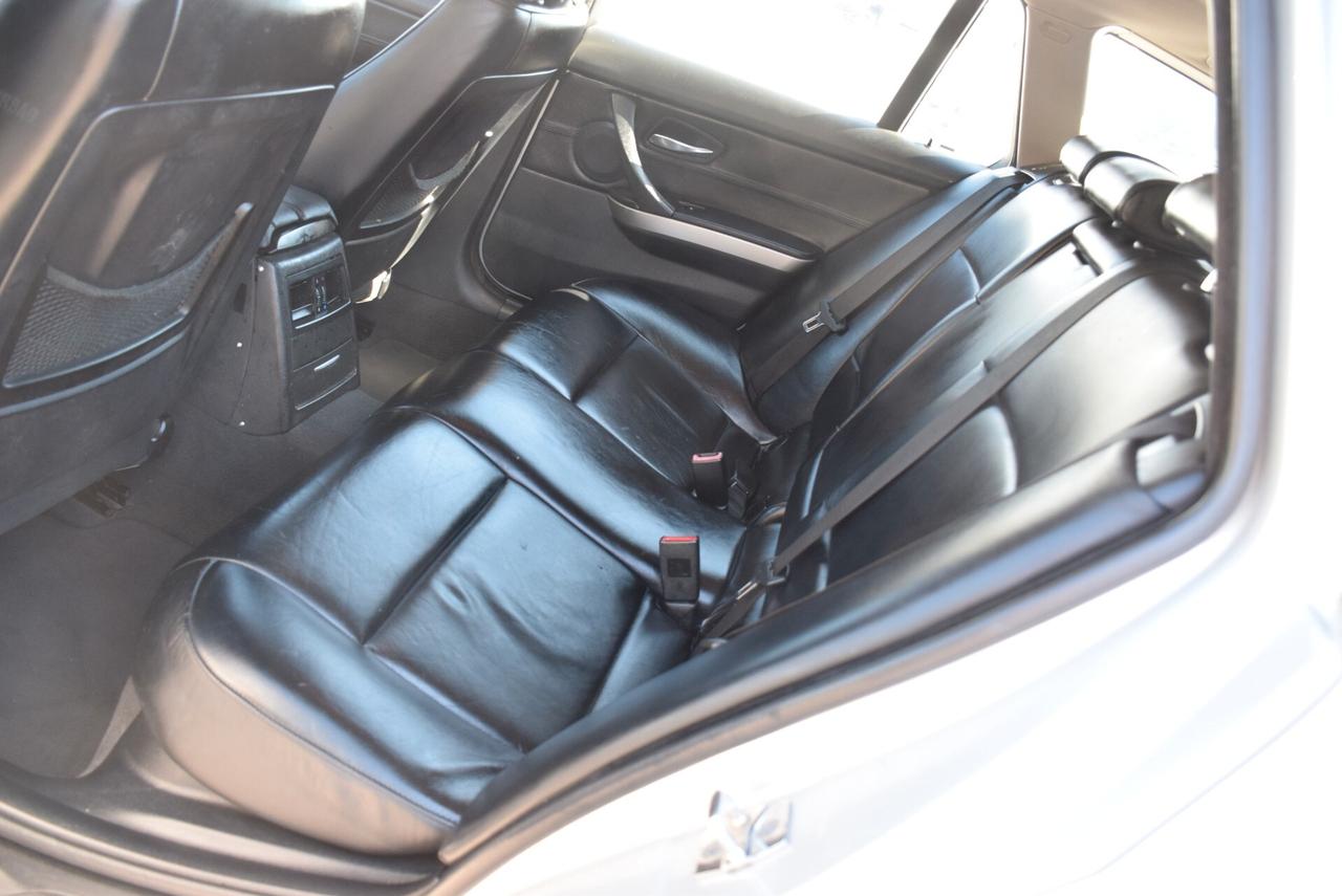 Bmw 330 330d Touring Futura navi pelle cruise sensori bt