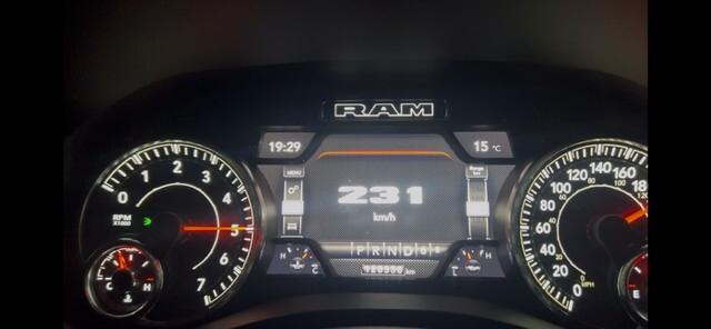 Dodge RAM 1500 Crew Cab 5.7 V8 Hemi 4x4 Sport