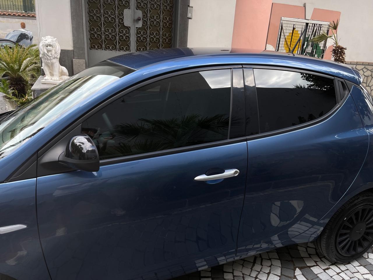 Lancia Ypsilon Hybrid LED UCONNECT