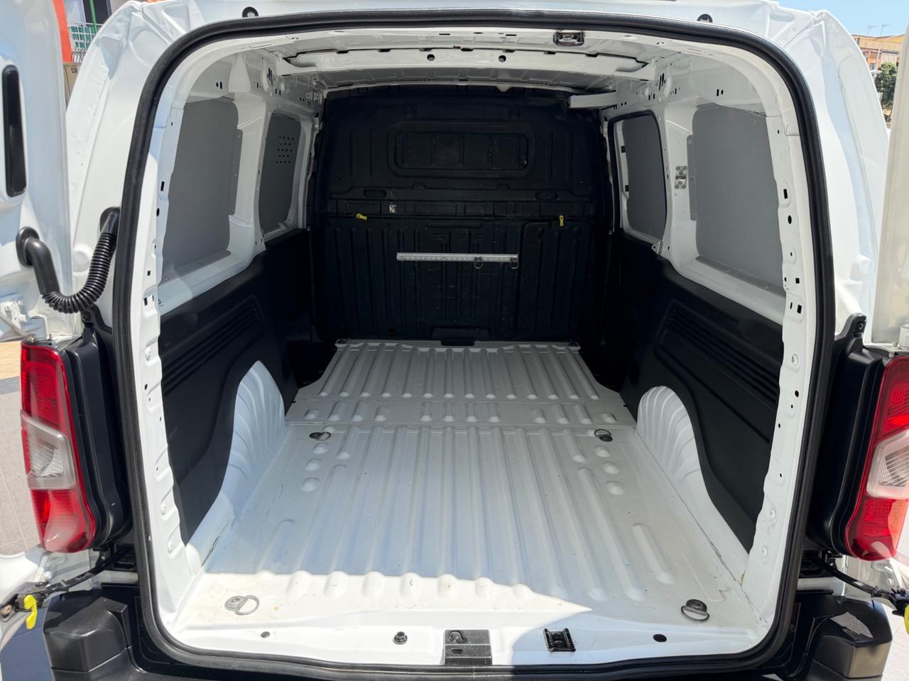 Peugeot Partner 1.5 BLUEHDI L2 100CV 3 posti - PASSO LUNGO -