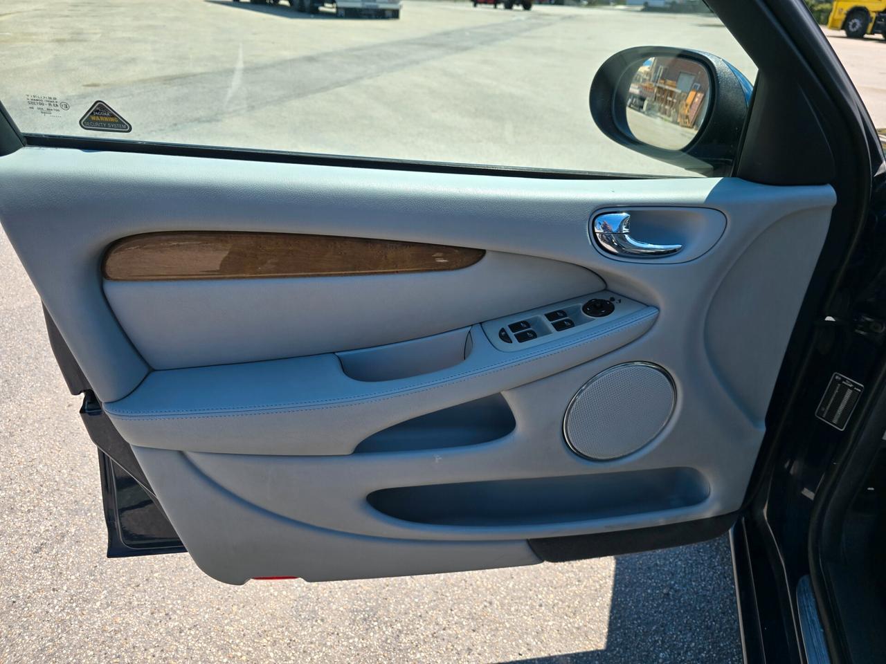 Jaguar X-Type 2.5 V6 24V cat