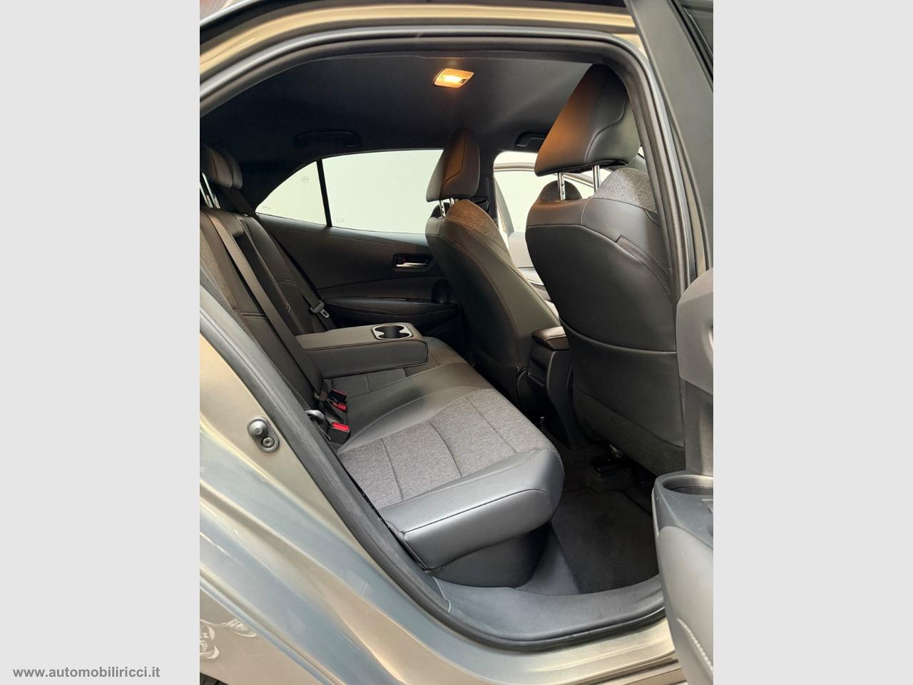 TOYOTA Corolla 1.8 Hybrid Style