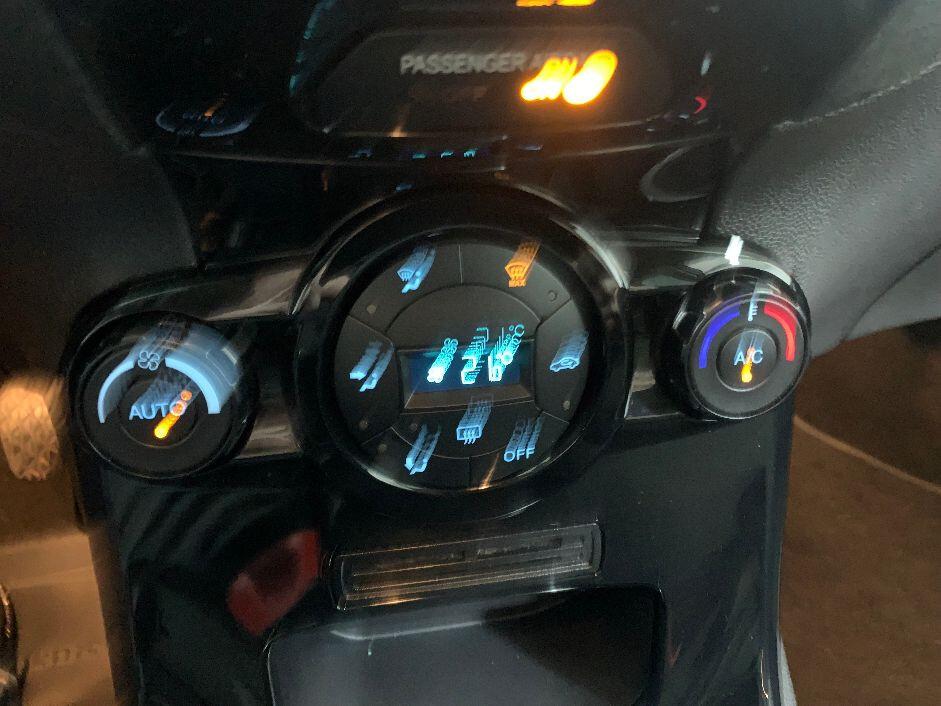 Ford Fiesta 1.5 TDCi 75CV 5 porte Titanium