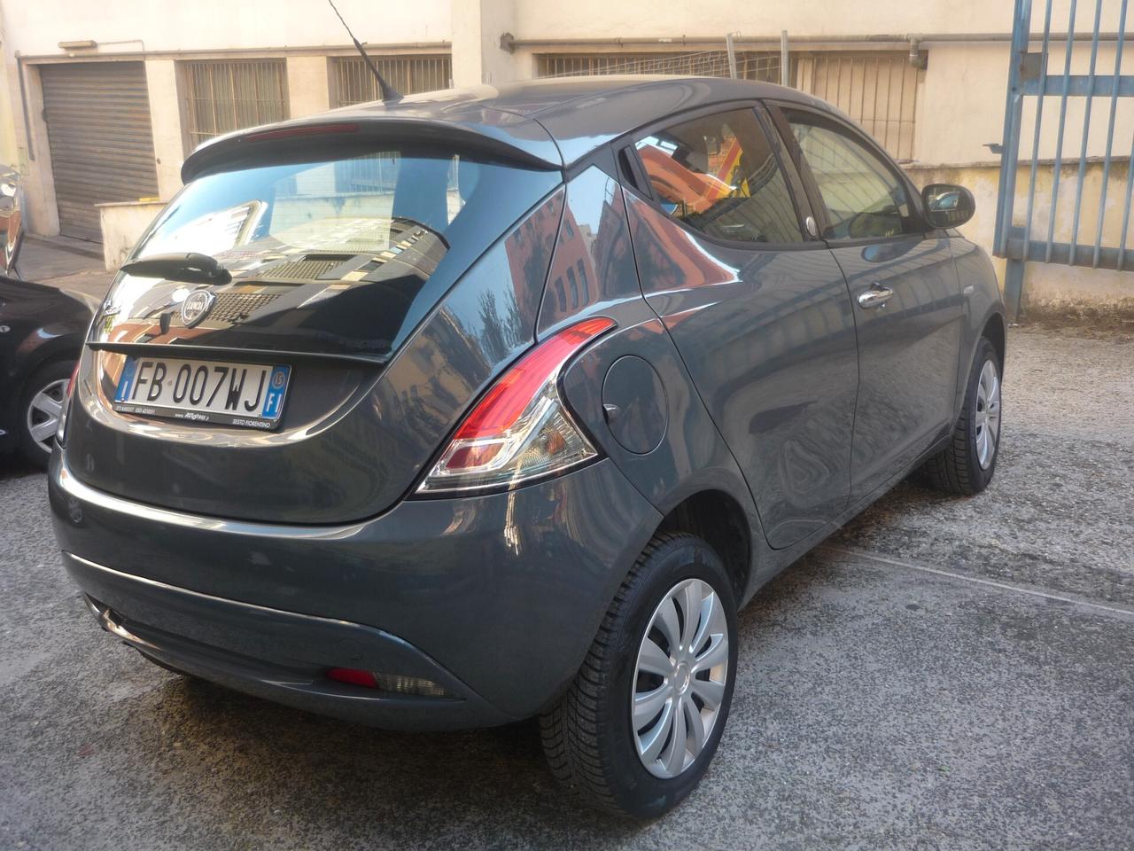 Lancia Ypsilon 0.9 TwinAir 85 CV 5 porte Metano Ecochic Gold