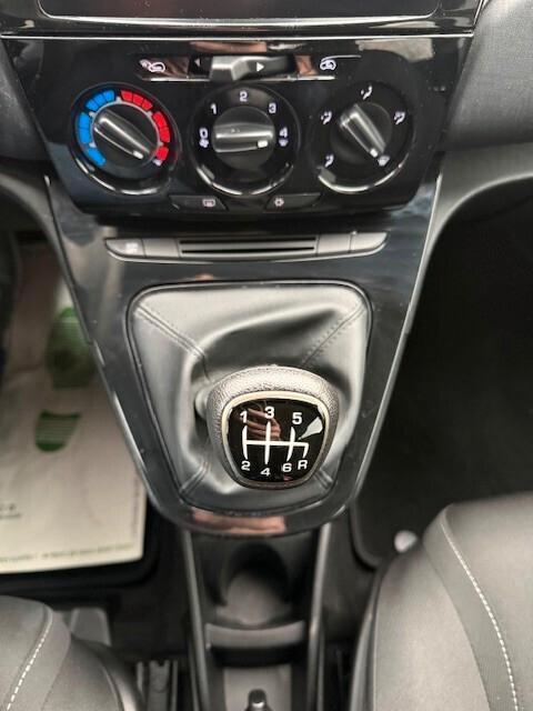 Lancia Ypsilon 1.0 FireFly 5 porte S&S Hybrid Ecochic Gold