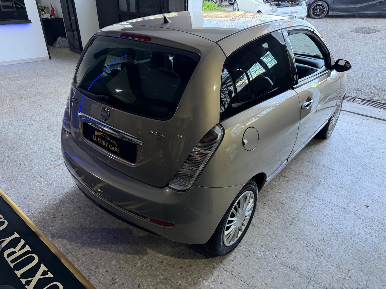 Lancia Ypsilon 1.3 MJT 75 CV Neopatentati