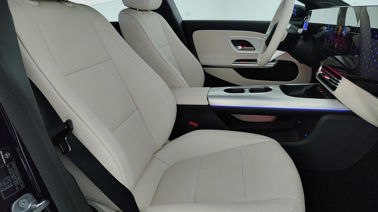 Mercedes-Benz CLA 250+ con tecnologia EQ
