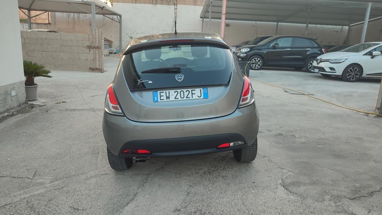Lancia Ypsilon 1.2 69 CV 5 porte S&S Platinum